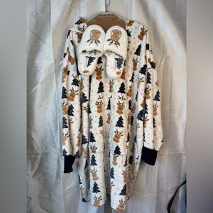 Cupcakes & Cashmere Festive Hoodie & Slipper Set